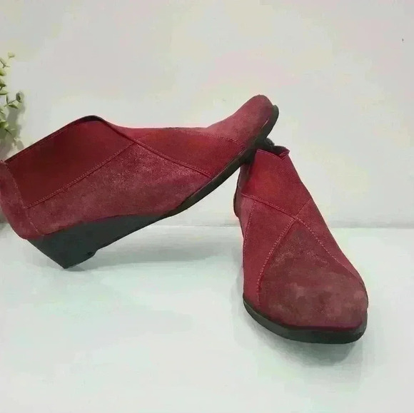 Un Tour En  Ville suede leather booties in merlot. Size 37 (6.5 US) - Picture 6 of 10